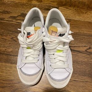 Nike Blazer low black /white